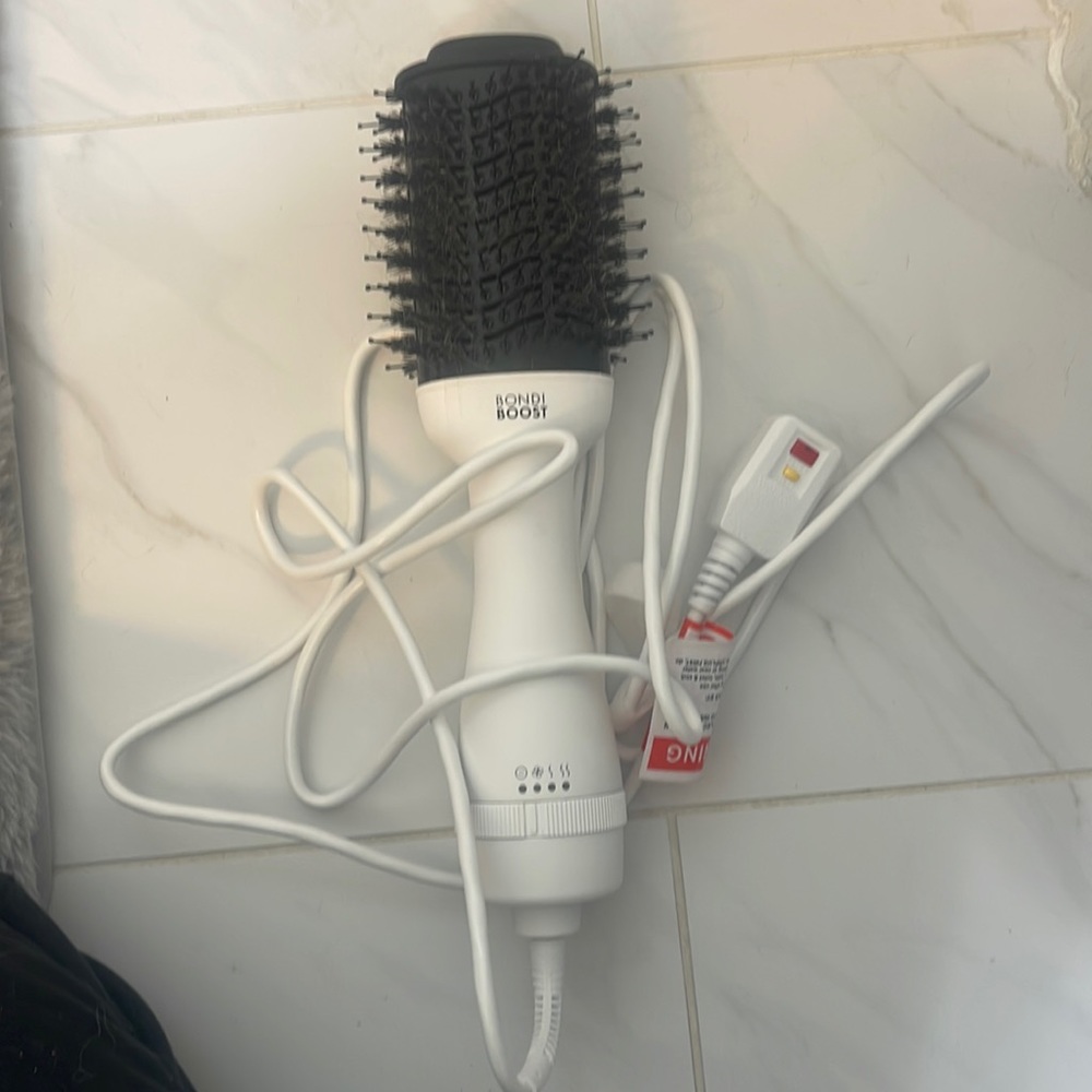 Bondi Boost blowout brush